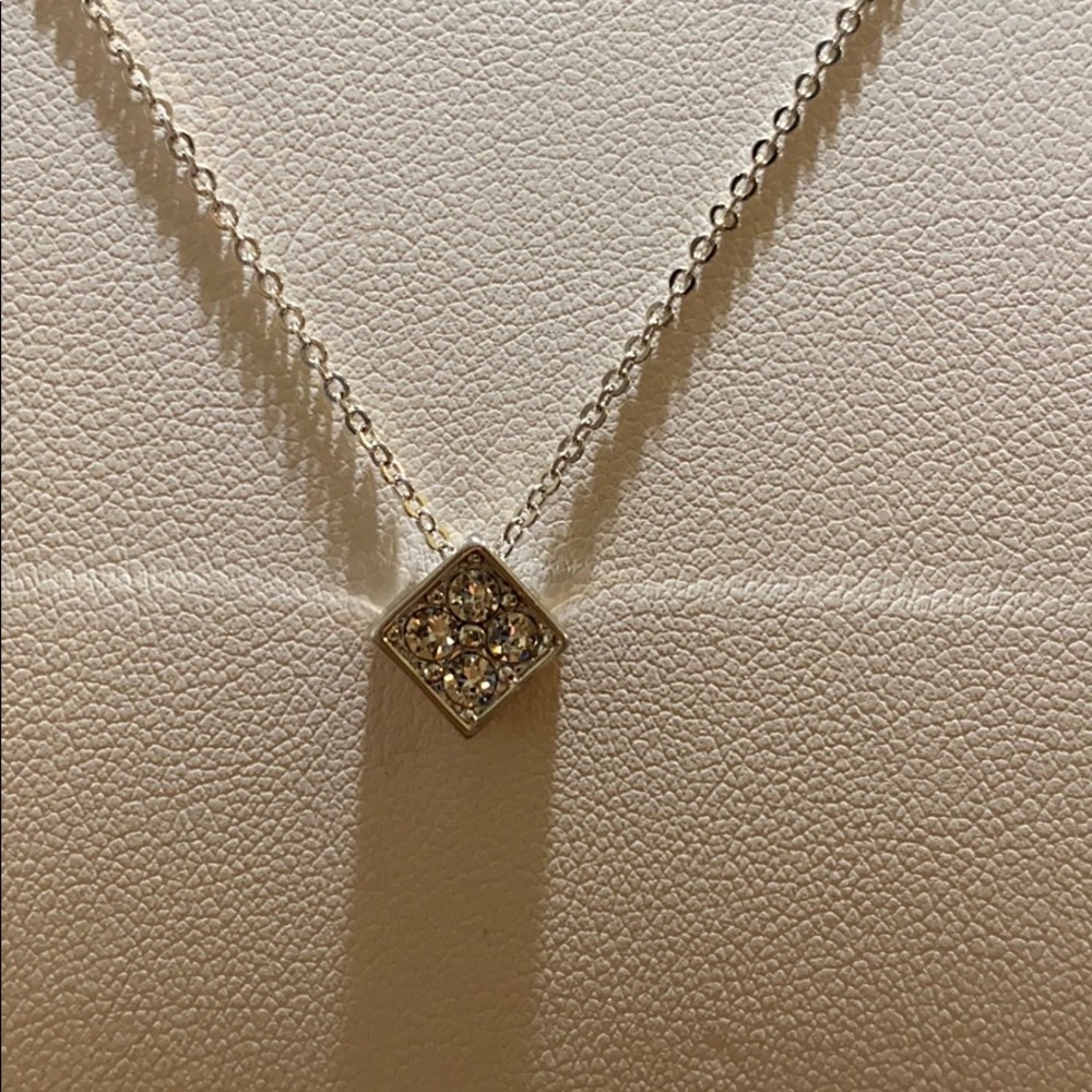 Swarovski necklace with a pendent - Picture 4 of 11